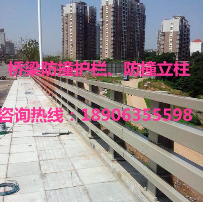 橋梁防撞護欄，防撞立柱